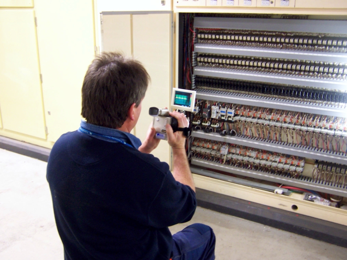 Electrician doing thermal imaging on the Mornington Peninsula